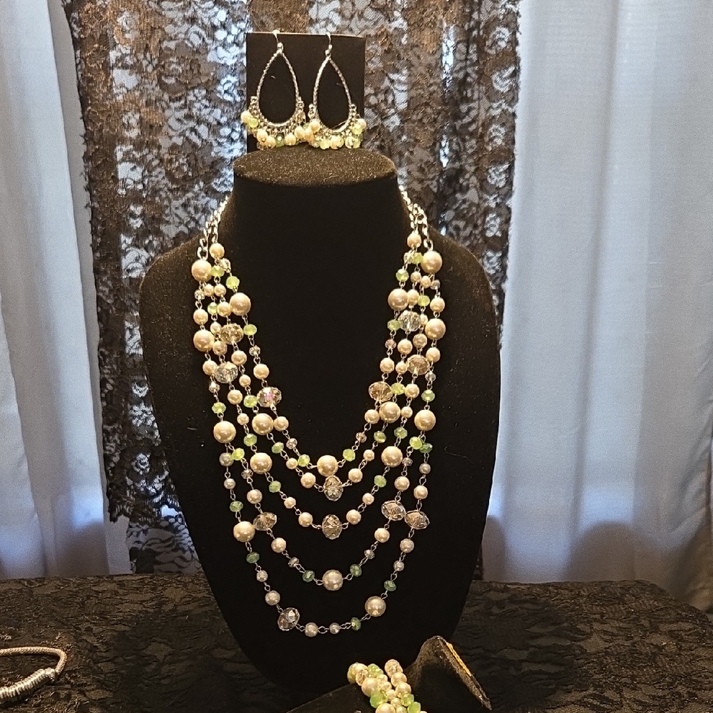 Elegant Pearl and Bead Necklace Set